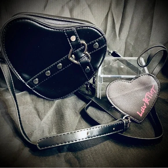 Betsey Johnson Black Heart Bag Charm w Black & Silver Unbranded Rock Crossbody - Picture 2 of 15